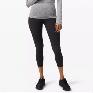 Lululemon black Capri leggings